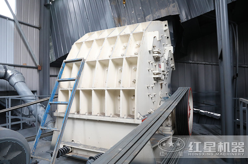 石灰石破碎客戶現場，適用錘破機