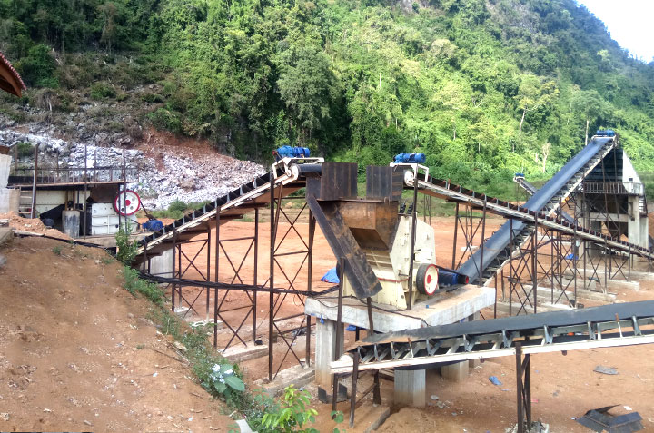 反擊破在石料廠作業 反擊破在石料廠作業