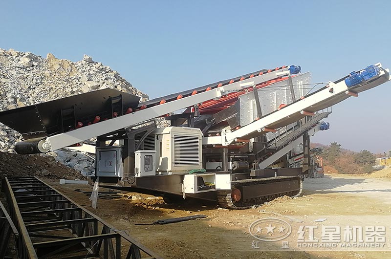 履帶移動式破碎機現場 履帶移動式破碎機現場