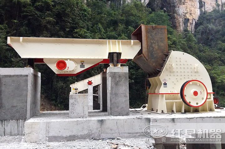 錘式破碎機(jī)作業(yè)現(xiàn)場 錘式破碎機(jī)作業(yè)現(xiàn)場