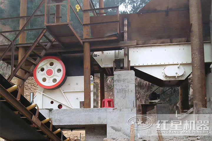 顎式粉碎機作業現場 顎式粉碎機作業現場