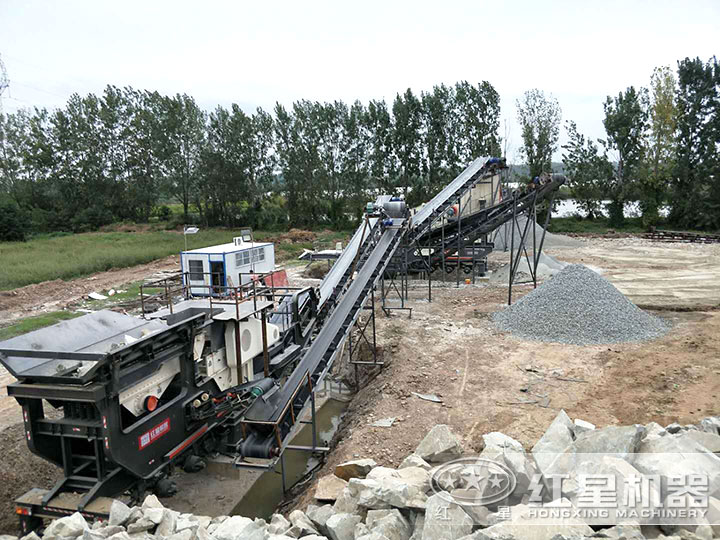 河南移動顎式粉碎機(jī)作業(yè)現(xiàn)場 河南移動顎式粉碎機(jī)作業(yè)現(xiàn)場