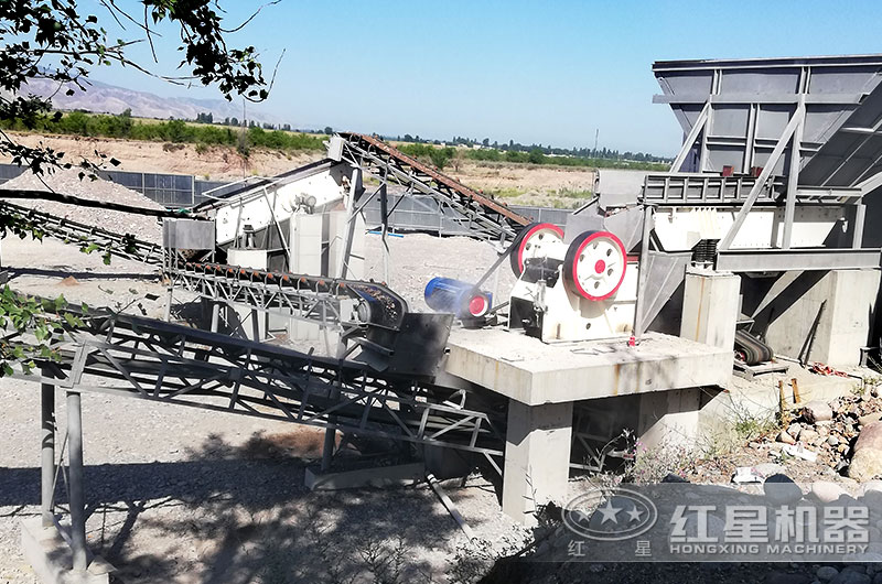顎式破碎機(jī)作業(yè)現(xiàn)場 顎式破碎機(jī)作業(yè)現(xiàn)場