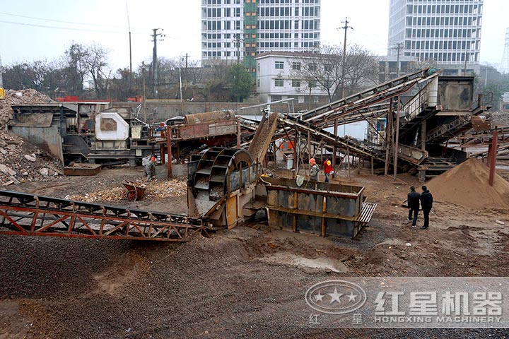 小型粉碎建筑垃圾的機器現(xiàn)場 小型粉碎建筑垃圾的機器現(xiàn)場