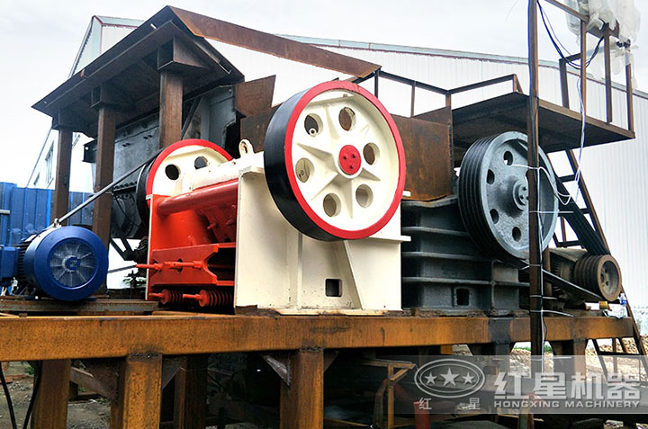 顎式破碎機作業現場 顎式破碎機作業現場