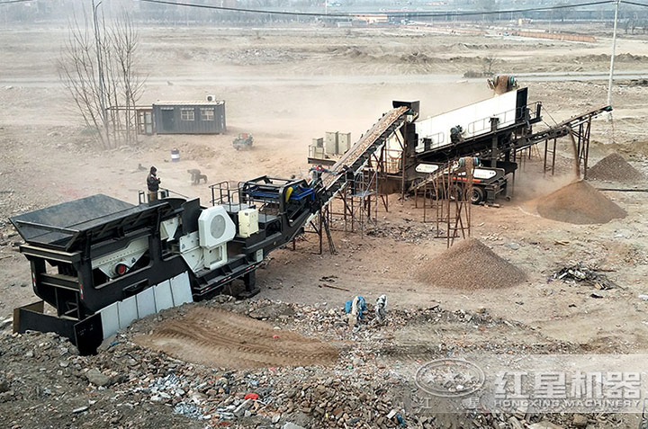 流動(dòng)碎石機(jī)作業(yè)現(xiàn)場 流動(dòng)碎石機(jī)作業(yè)現(xiàn)場
