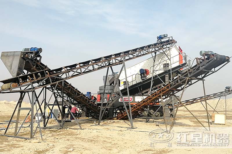 移動式破碎機工作現場 移動式破碎機工作現場
