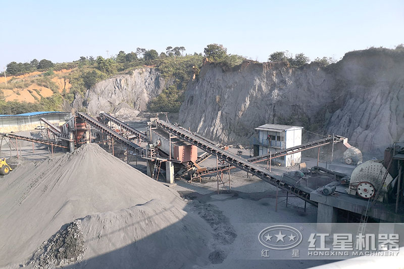 重型錘破碎機(jī)現(xiàn)場 重型錘破碎機(jī)現(xiàn)場