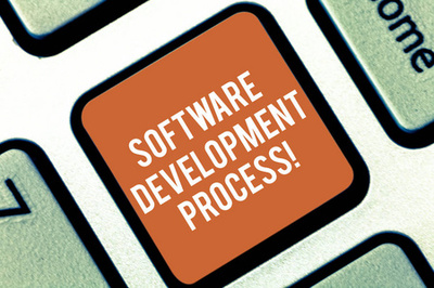 概念手工寫作, 展示網(wǎng)絡(luò)研討會的現(xiàn)代教育。商務(wù)照片文本的過程和開發(fā) web 應(yīng)用程序鍵盤鍵意圖創(chuàng)建計算機(jī)消息的概念的實(shí)踐