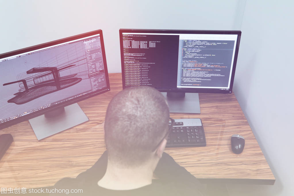 軟件編程的開(kāi)發(fā)人員在工作室辦公室項(xiàng)目