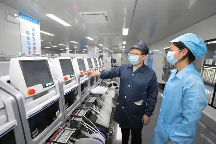 奮楫揚(yáng)帆加“數(shù)”行，九江經(jīng)開區(qū)強(qiáng)攻數(shù)字經(jīng)濟(jì)“一號(hào)發(fā)展工程”